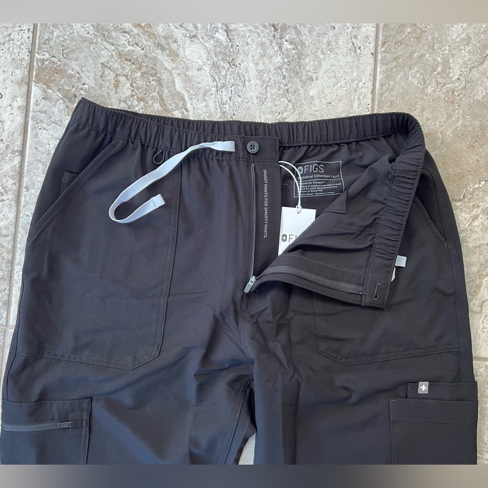 FIGS NWT Cairo Men's Zip Fly Cargo Scrub Pants in Black, size XL/T - Picture 11 of 11